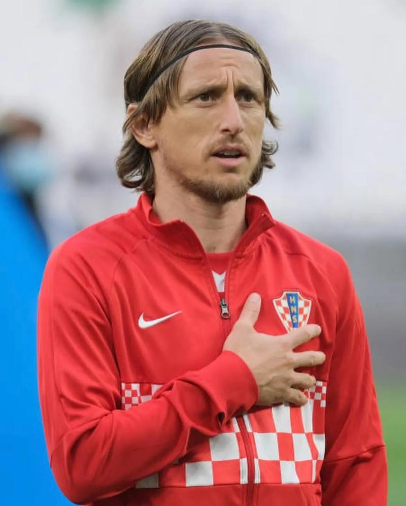 球星晒更衣室照，队内氛围引关注