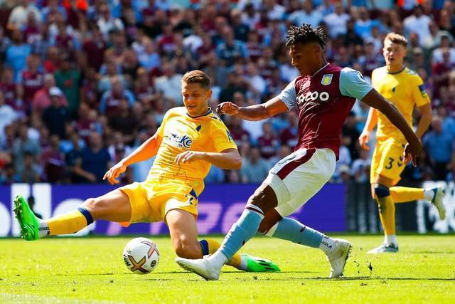 亚马尔父亲比赛中多次挑衅贝蒂斯球迷，最终被安保带走